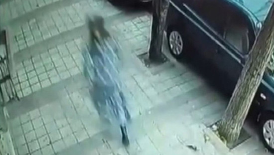 لص يتنكر بزي نسائي لسرقة شقة في إسطنبول... والأهالي يطاردونه بعد اكتشاف حقيقته
