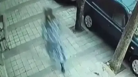 لص يتنكر بزي نسائي لسرقة شقة في إسطنبول... والأهالي يطاردونه بعد اكتشاف حقيقته