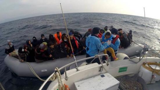 خفر السواحل التركي ينقذ 54 طالب لجوء أعادتهم اليونان