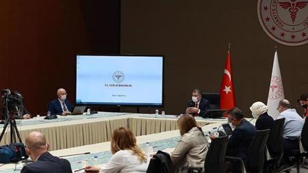 لجنة "كورونا" العلمية تعقد اجتماعاً برئاسة وزير الصحة التركي