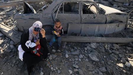 بسبب "الجوع".. لأول مرة أهل غزة يتصرفون بهذه الطريقة مع شاحنات المساعدات