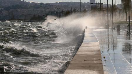 الأرصاد التركية تطلق تحذير لـ 19 محافظة  من العواصف القوية
