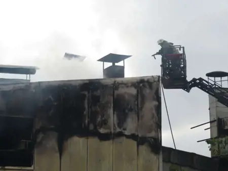 حريق هائل في ورشة عمل بمنطقة الصناعية في إسطنبول