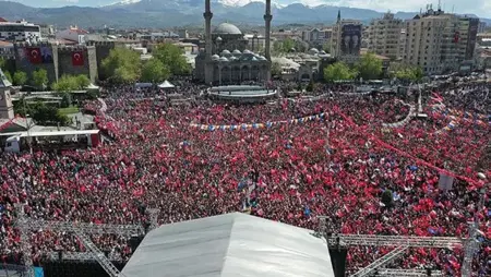 تجمع هائل لحضور خطاب أردوغان في قيصري.. وهذا ما صرح به