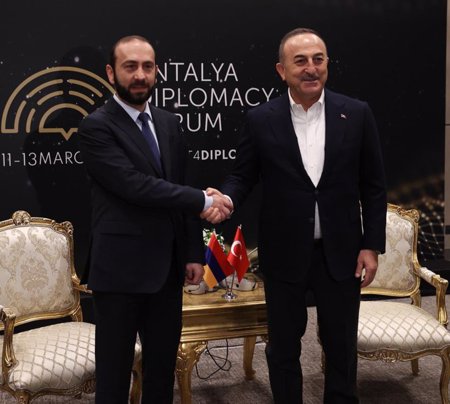 وزير الخارجية التركي عن لقاءه نظيره الأرميني: مثمر وبنّاء للغاية