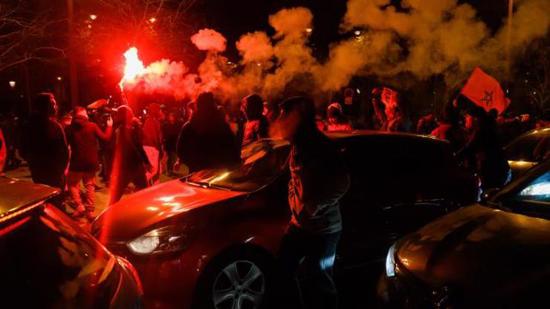 الشرطة الفرنسية تعتقل 108 أشخاص خلال الاحتفالات بالمنتخب المغربي بباريس