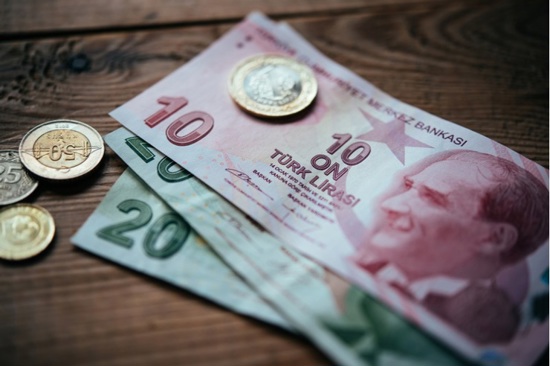 أسعار صرف الدولار واليورو مقابل الليرة التركية في تعاملات الإثنين