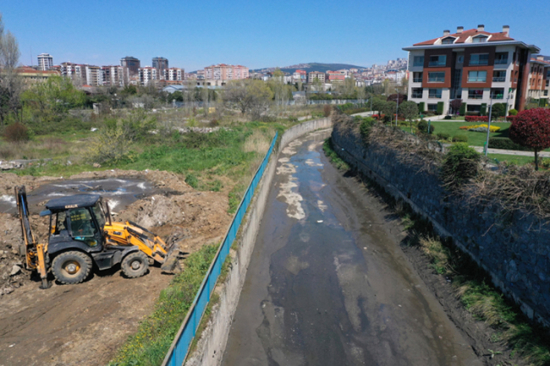 جداول المياه الملوثة تهدد صحة سكان إسطنبول