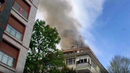 اندلاع حريق بمبنى مكون من 10 طوابق في كاديكوي