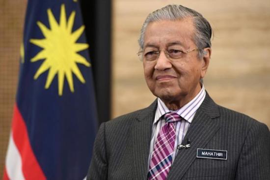 مهاتير محمد.. قائد النهضة الماليزية يحتفل بعيد ميلاده الـ96