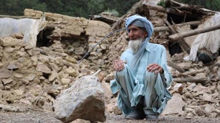 8 شاحنات..باكستان ترسل  مساعدات إغاثية لضحايا الزلزال الأفغاني