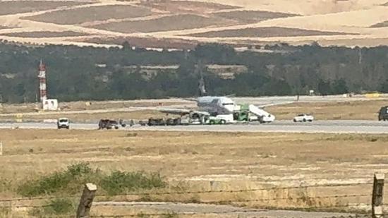 انفجار إطار طائرة بمطار غازي عنتاب والطاقم ينجو بسلام