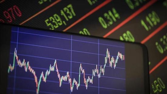 ساعات قبل رواتب أمريكا: الذهب يتنفس تحت قمة 4500 دولار وبتكوين فوق 82 ألفاً.. وترجيحات رفع الفيد تنهار إلى 50%
