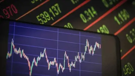 ساعات قبل رواتب أمريكا: الذهب يتنفس تحت قمة 4500 دولار وبتكوين فوق 82 ألفاً.. وترجيحات رفع الفيد تنهار إلى 50%