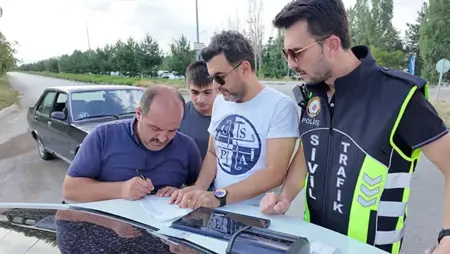 سائق تاكسي في أرضروم يوقع بسائق نقل غير مرخّص عبر تطبيق.. ويُغرَّم هو الآخر