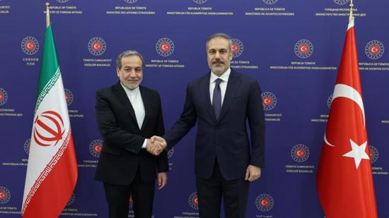 وزير الخارجية التركي يبحث هاتفياً مع نظيره الإيراني تطورات المنطقة والهدنة