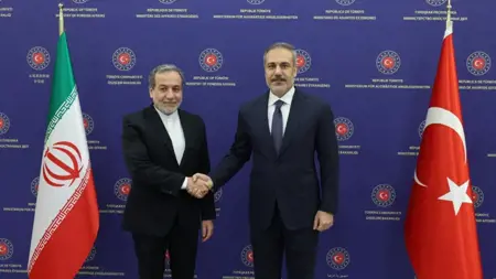 وزير الخارجية التركي يبحث هاتفياً مع نظيره الإيراني تطورات المنطقة والهدنة
