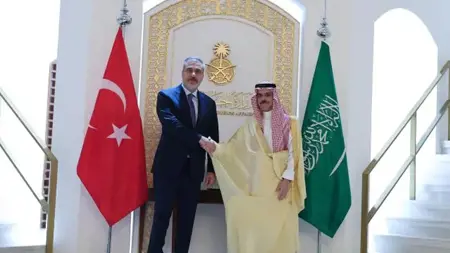 عاجل:هاكان فيدان يبحث مع وزير الخارجية السعودي تطورات غزة وجهود وقف إطلاق النار