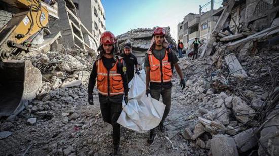 انتشال 233 جثماناً فلسطينياً من ركام 20 منزلاً دمّرها الاحتلال الإسرائيلي في غزة