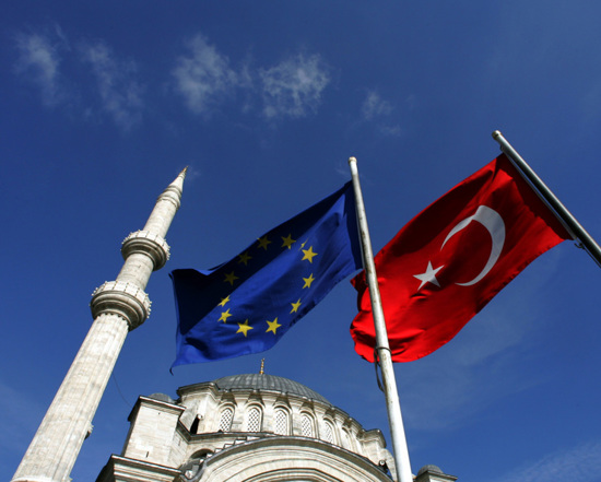 الاتحاد الأوروبي يخصص 150 مليون يورو للسوريين بتركيا