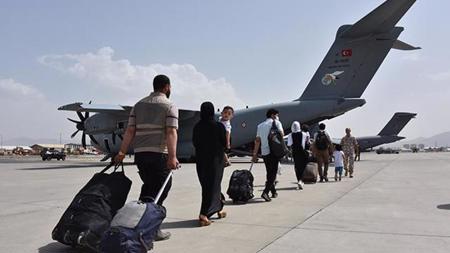 عبر طائرة "القلعة الطائرة" ..تركيا تجلي 229 من رعاياها في أفغانستان