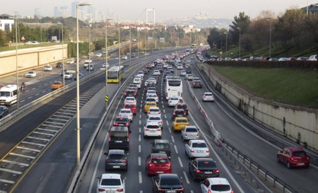 طرق إسطنبول تشهد كثافة مرورية 