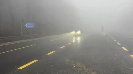 الضباب يؤثر على جبل بولو في تركيا