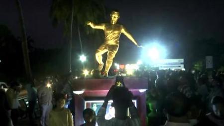 نصب  تمثال رونالدو يثير الجدل في الهند