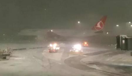 بسبب العاصفة الثلجية.. إلغاء أكثر من 190 رحلة جوية من وإلى إسطنبول الأحد