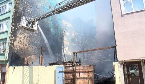 حريق هائل في مبنى بإسطنبول