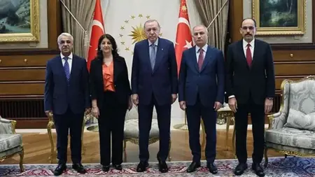 عاجل: إردوغان يستقبل وفد «إمرالي» من حزب DEM ضمن مسار «تركيا الخالية من الإرهاب»