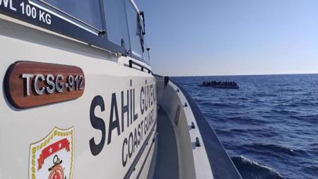 تركيا تنقذ مهاجرين غير شرعيين قبالة سواحل إزمير