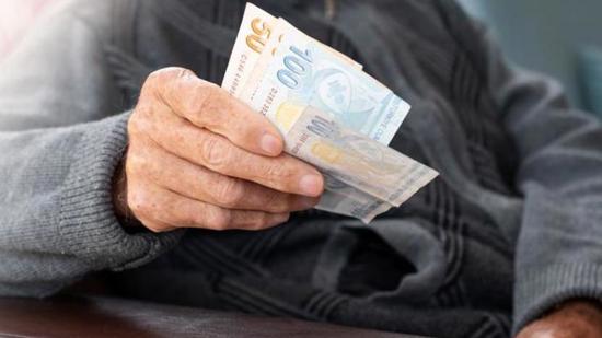 سباق مكافآت المتقاعدين في سبتمبر: شكربنك يتصدر بـ35 ألف ليرة.. وهذه قاعدة الاختيار الذكي