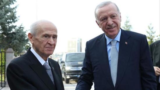 أردوغان يزور رئيس حزب الحركة القومية دولت بهتشلي في منزله أردوغان يزور رئيس حزب الحركة القومية دولت بهتشلي في منزله