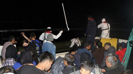 تركيا.. إنقاذ 35 مهاجرا وضبط  57 آخرين في جناق قلعة