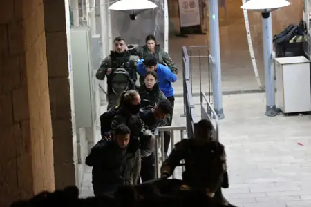 اعتداء عنيف من قوات الاحتلال الإسرائيلي على المصلين في الأقصى