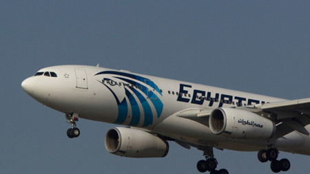 مصر تعلن تعليق رحلاتها الجوية إلى إسرائيل
