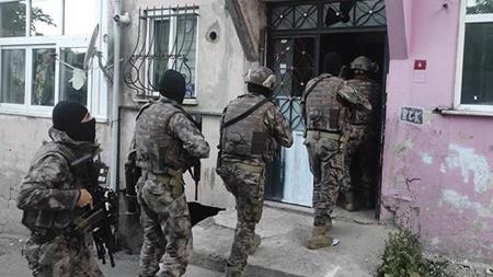 الشرطة التركية تنفذ عمليات أمنية واسعة ضد تجار المخدرات في إسطنبول