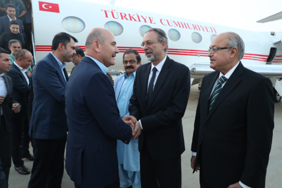 وفد تركي يضم عدة وزراء يصل إلى باكستان