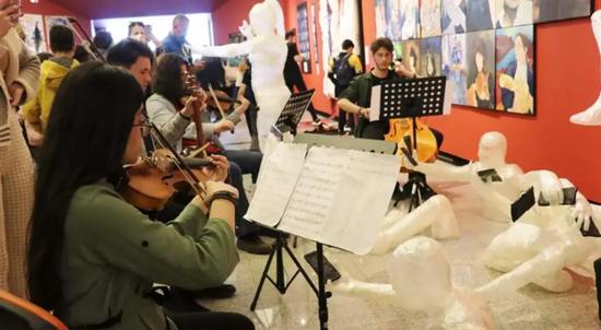 انطلاق التقديم لـ"بينالي إسطنبول الدولي لفن الطفل والشباب"