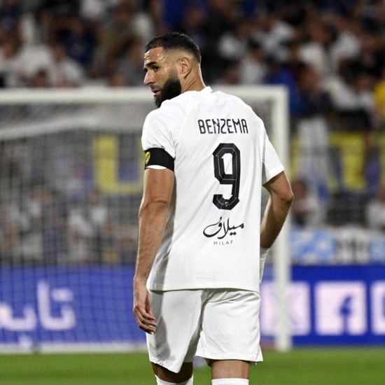 نهاية حقبة: الهلال السعودي يُنهي رسمياً مسيرة بنزيما في صفوفه