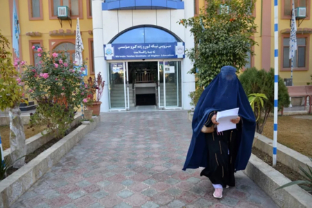طالبان تكشف عن أسباب منع الطالبات من دخول الجامعات الأفغانية