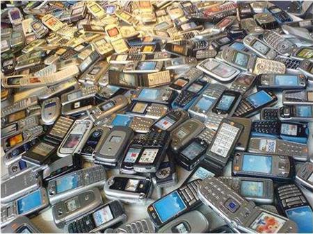 مقالب القمامة بانتظار 5 مليارات هاتف محمول هذا العام