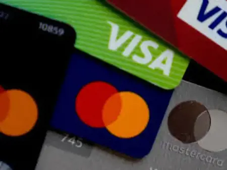 إيقاف بطاقات Visa وMastercard بكوبا يشعل صراعاً نقدياً