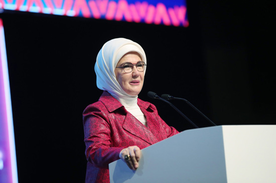 أمينة أردوغان تؤكد على أهمية تمكين المرأة لبناء مجتمعات سليمة