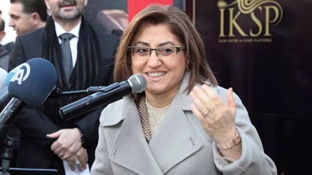 تعرف على المرأة التي قد تنافس أكرم إمام أوغلو لرئاسة بلدية إسطنبول