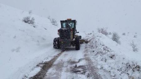 إغلاق 37 طريقًا في أرضروم بسبب الثلوج الكثيفة
