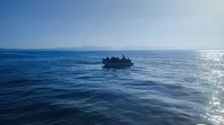 إنقاذ 15 مهاجرا غير نظامي قبالة سواحل كوشاداسي بولاية آيدن التركية