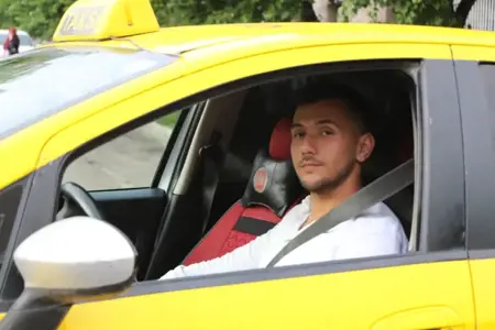 سائق تاكسي ينقذ امرأة علقت في تيار مياه متدفق بولاية أماسيا التركية