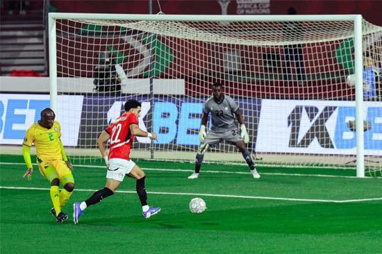 مصر تؤكد قوتها وتحسم اللقاء في الوقت القاتل